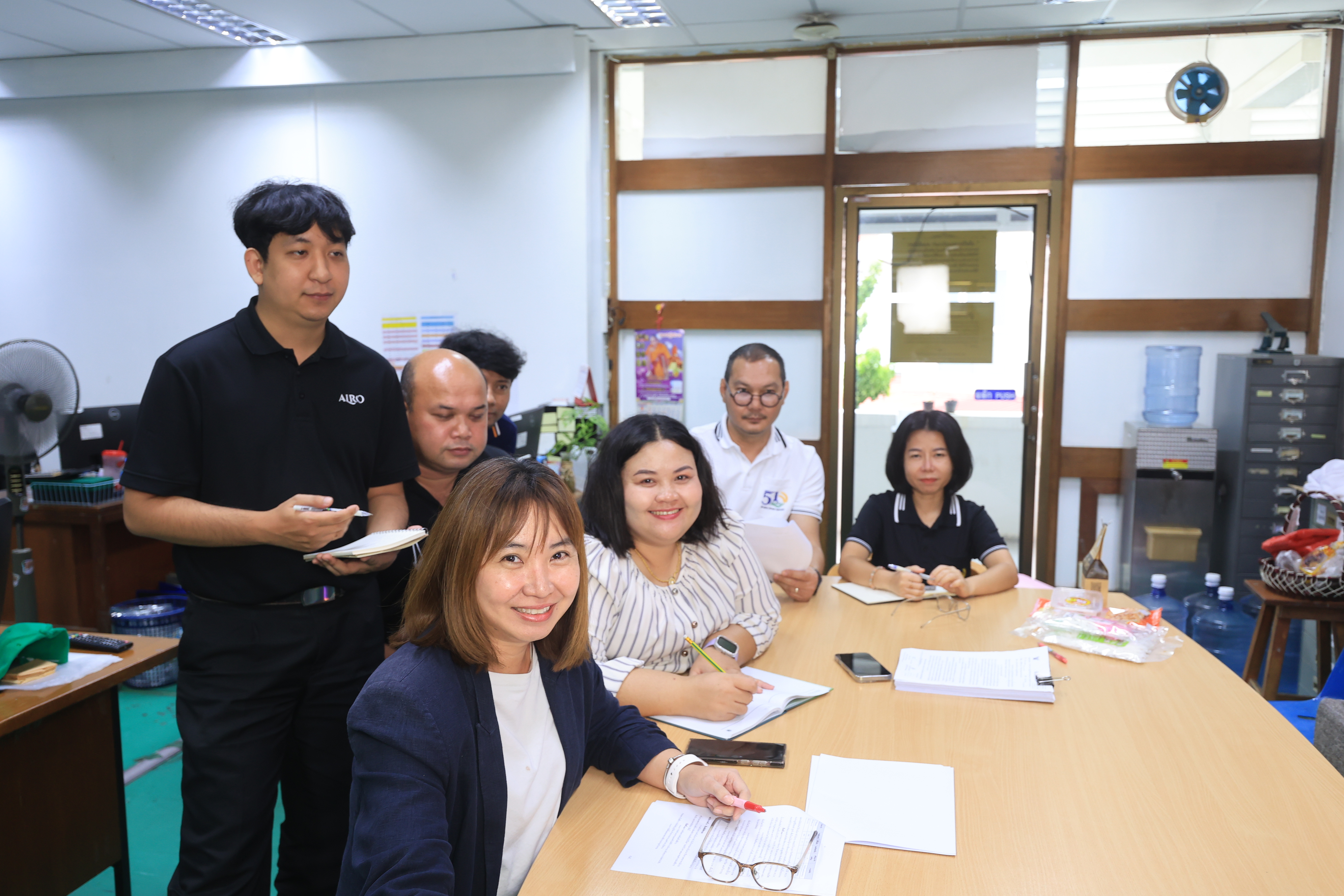 title - ส.ป.ก. ประชุมคณะทำงานฝ่ายพิธีกการ ต้อนรับ และประชาสัมพันธ์ ภายใต้คณะทำงานจัดงาน “สืบสานพระราชปณิธาน สร้างงานเกษตรกรรม เลิศล้ำ งานหัตถศิลป์ ท่องเที่ยวถิ่นวิถีไทย